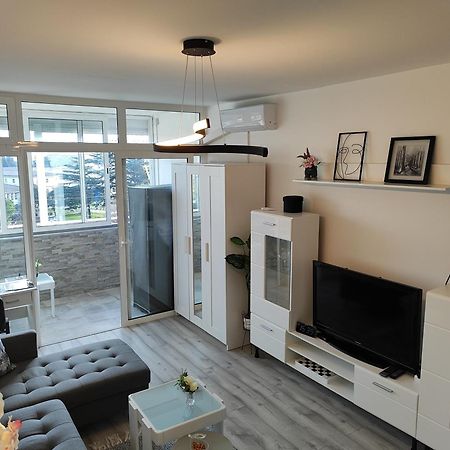 Apartment Zara With Garage Εξωτερικό φωτογραφία